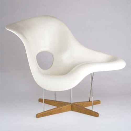 Eames lounger -organic shape example
