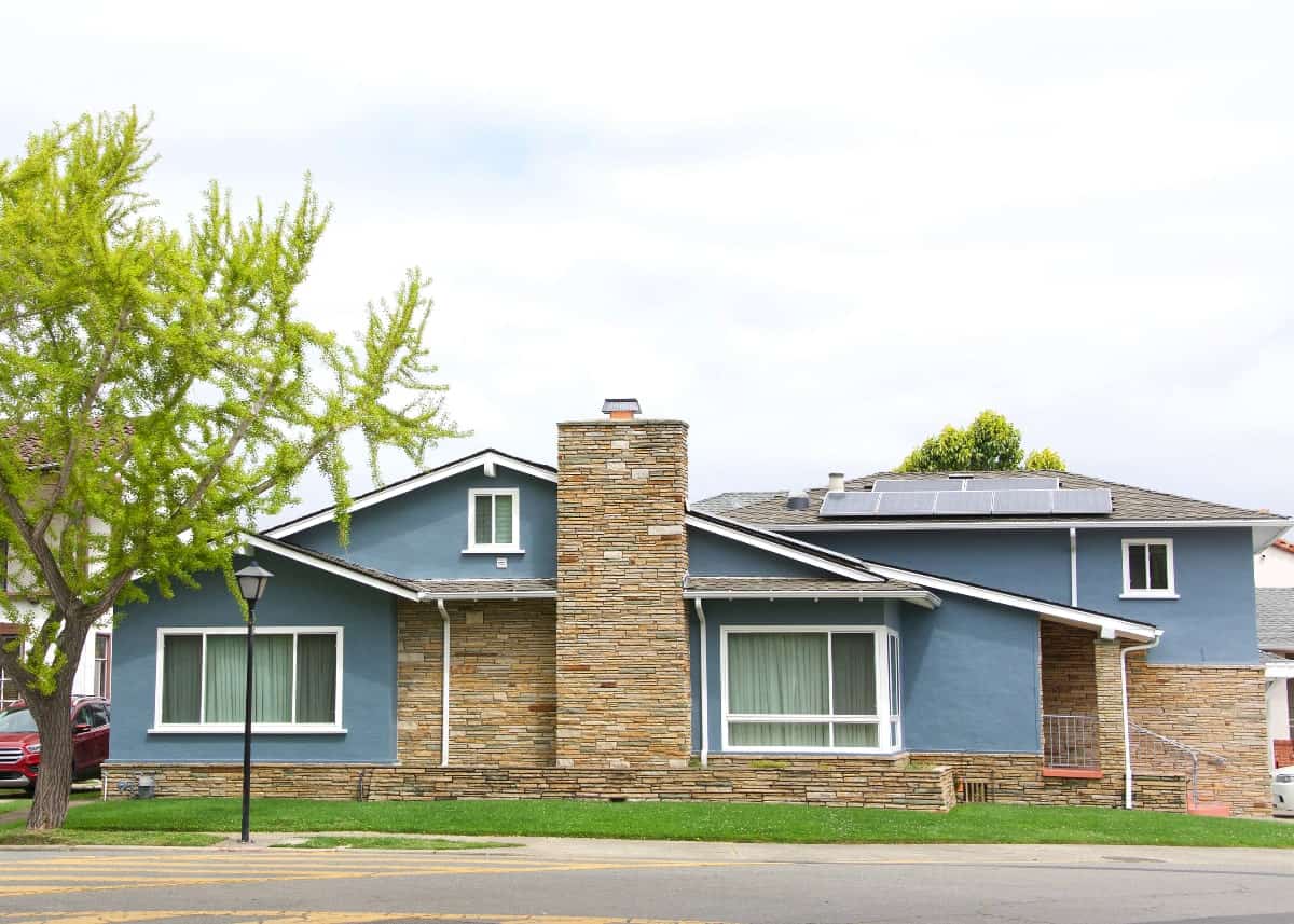 Mid-Century Modern Homes For Sale in Atlanta - Typical Joseph Eichler style California Ranch Home with pitched roofs. 