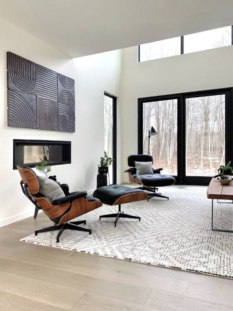 Mid-Century superstar designers Charles and Ray Eames designed this Eames Lounger in this beautiful modern sleek, streamlined white & black room